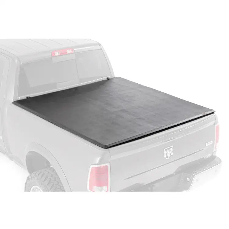 Mild Tri-fold Deksel Rough Country 6’4’’ - Ram 2500 10-22