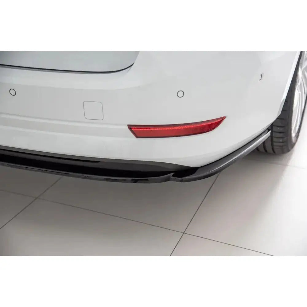 Central Rear Splitter Skoda Octavia Mk4
