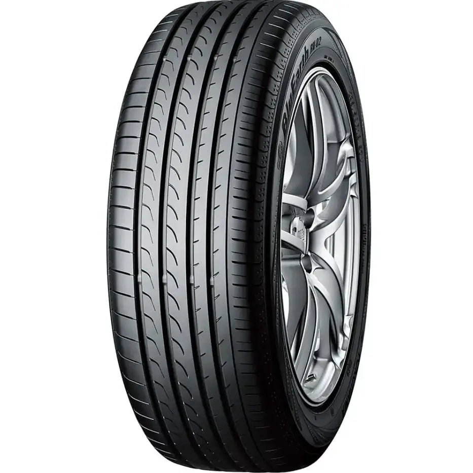 Dekk 215/45 R17 91w Yokohama Bluearth-rv Rv02