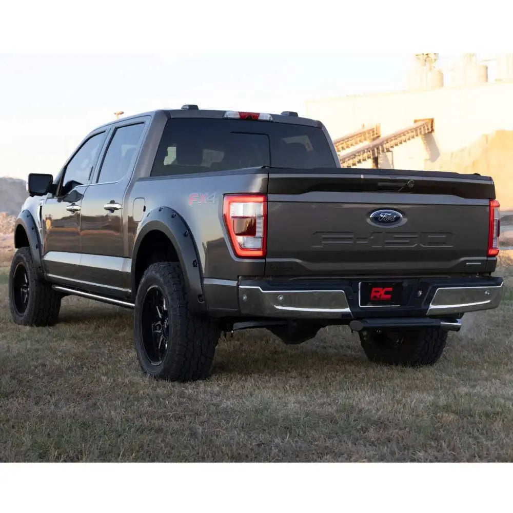 Ford F150 21-23 Skjermbreddere Rough Country Tradisjonell Pocket