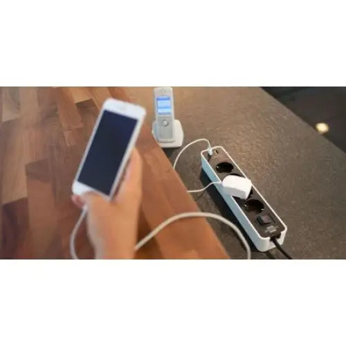 Grenuttak Ecolor med Usb 4-veis Hvit/svart 1,5m
