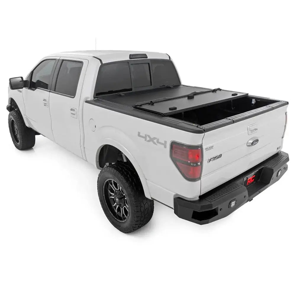 Hardt Deksel Pakken Tri-fold Flip Up Rough Country 5’7’’ - Ford F150 09-14