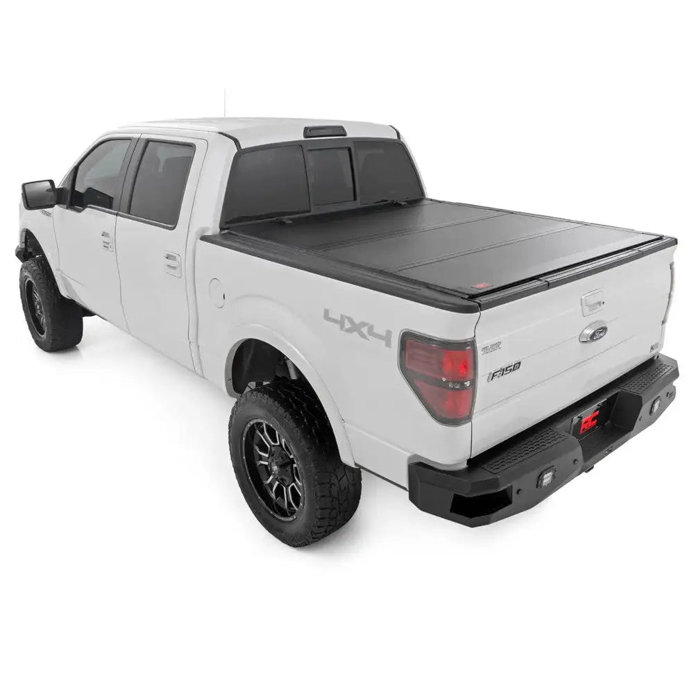 Hardt Deksel Pakken Tri-fold Flip Up Rough Country 5’7’’ - Ford F150 09-14