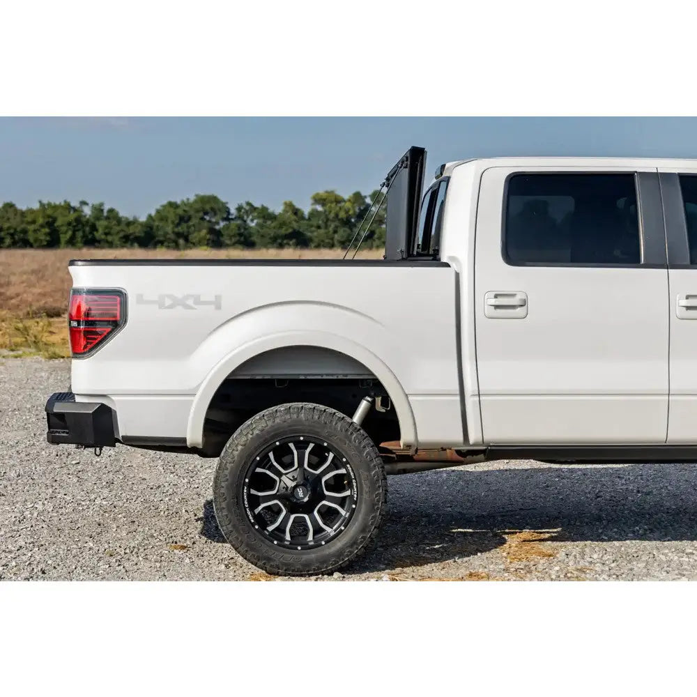 Hardt Toppdeksel Paki Tri-fold Flip Up Rough Country 5’7’’ - Ford F150 04-08