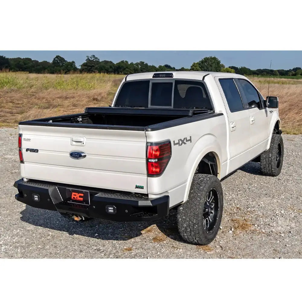 Hardt Toppdeksel Paki Tri-fold Flip Up Rough Country 5’7’’ - Ford F150 04-08