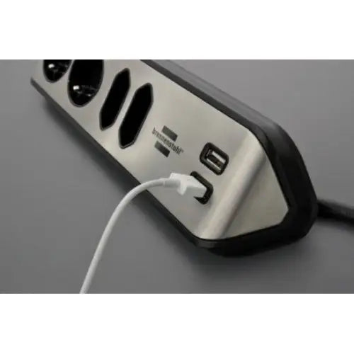 Hjorneuttak ®estilo med 4-veis + 2 x Usb 310a