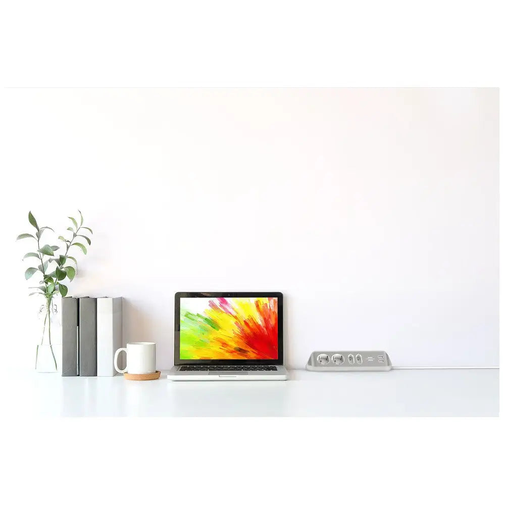 Hjorneuttak ®estilo V2 med 4-veis + 2 x Usb 310a