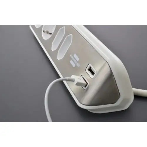 Hjorneuttak ®estilo V2 med 4-veis + 2 x Usb 310a