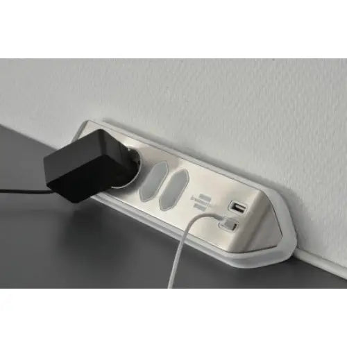 Hjorneuttak ®estilo V2 med 4-veis + 2 x Usb 310a