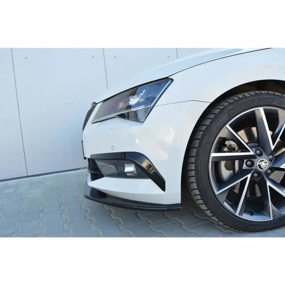Lykteomramming Skoda Superb Iii