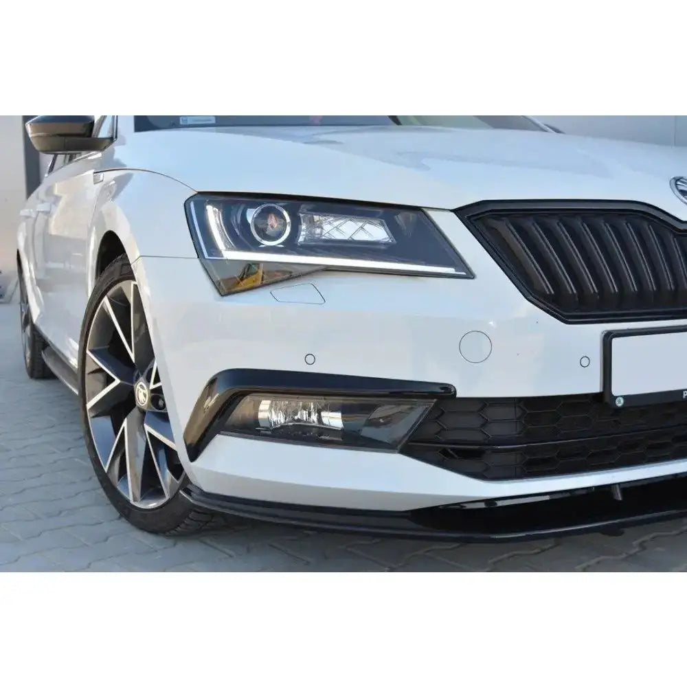 Lykteomramming Skoda Superb Iii