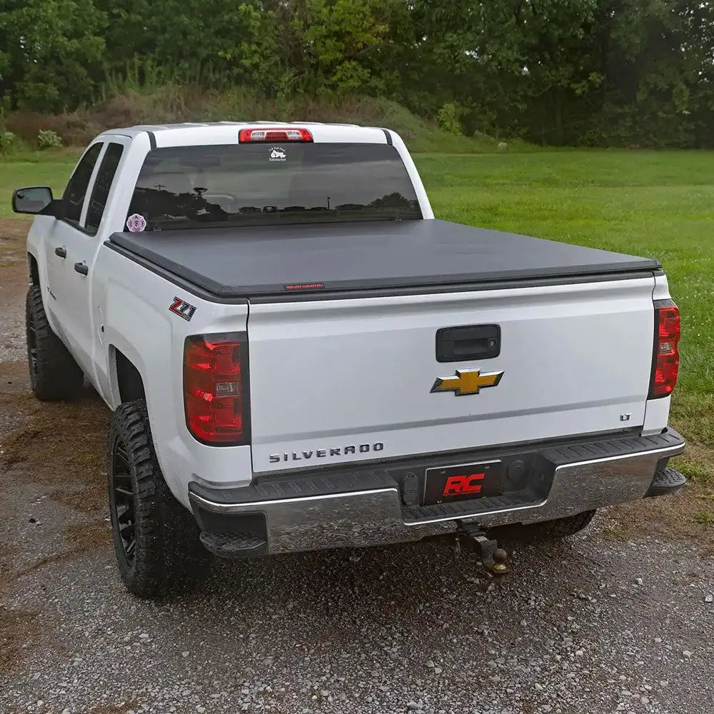 Myk Deksel Pakkeløs Tri-fold Rough Country 6’7’’ - Gmc Sierra 1500 14-19