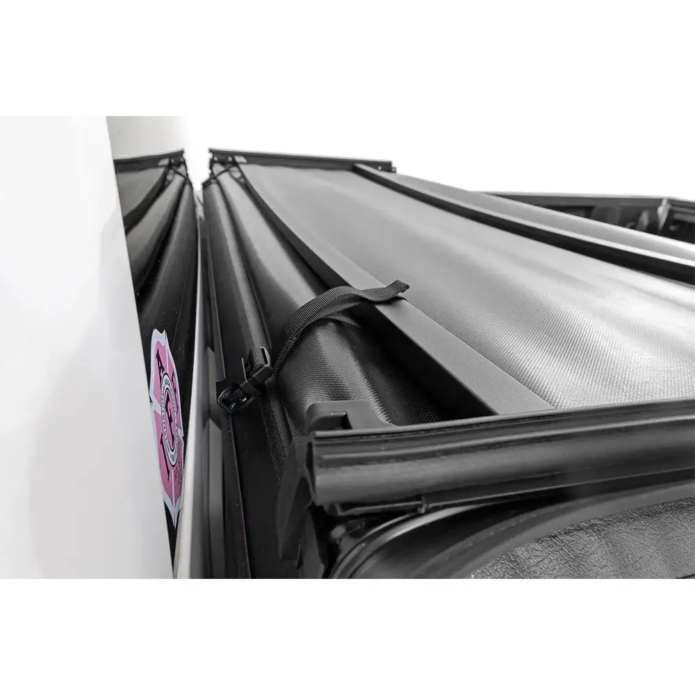 Myk Deksel Pakkeløs Tri-fold Rough Country 6’7’’ - Gmc Sierra 1500 14-19