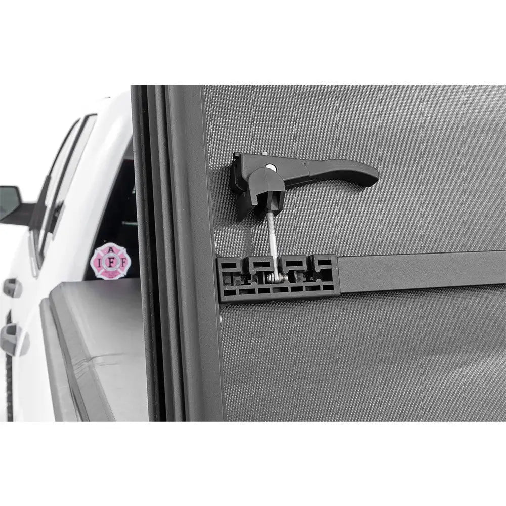 Myk Deksel Pakkeløs Tri-fold Rough Country 6’7’’ - Gmc Sierra 1500 14-19