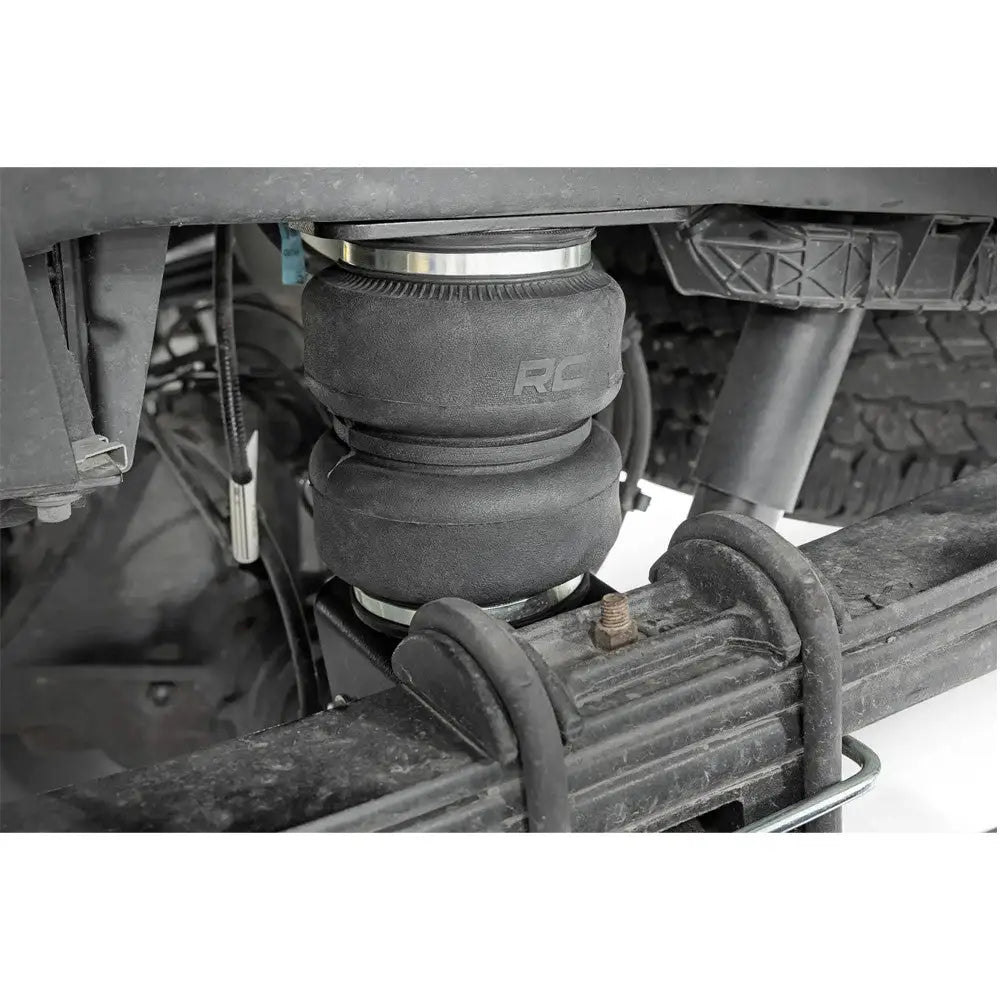 Nivellerende Pneumatisk Bakfjæringssett Rough Country Løft 0-3’’ - Ford F350 23-