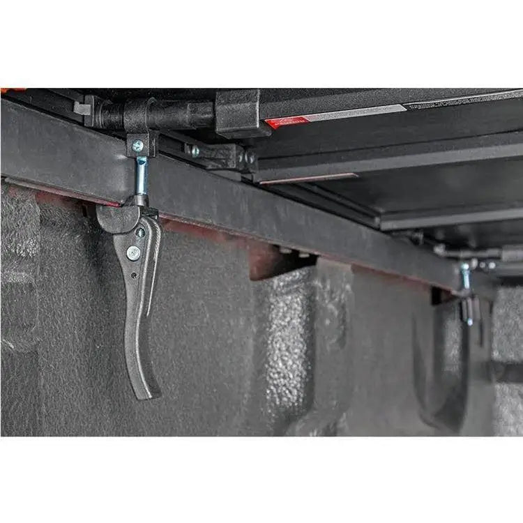 Rustikk Tri-fold Deksel for Rough Country 6’4’’ - Ram 1500 Classic Ds 19-