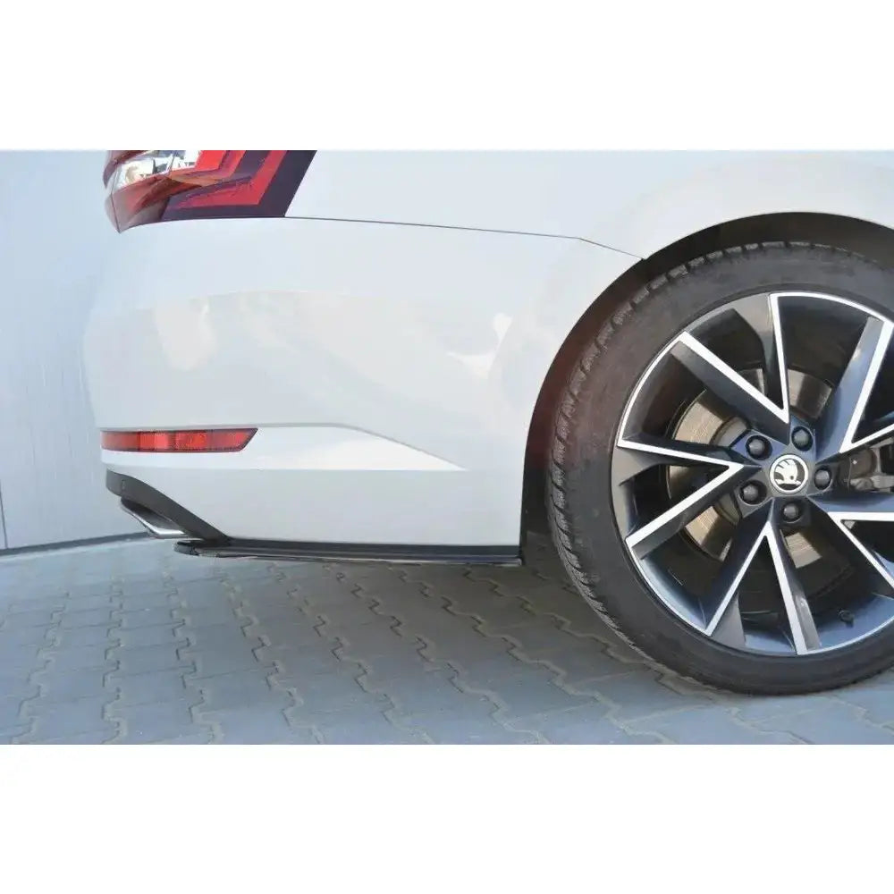 Sidesplitters bak Skoda Superb Iii