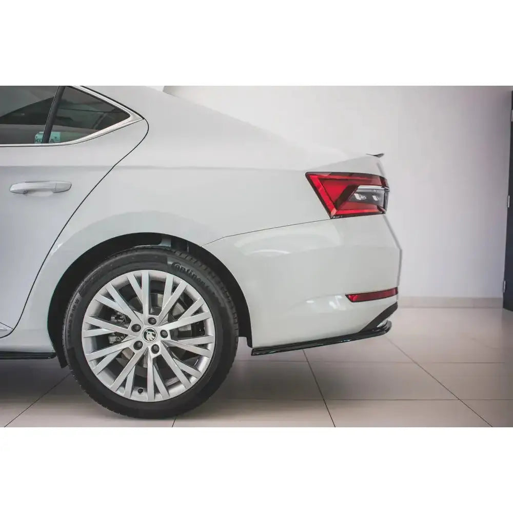 Sidesplitters bak Skoda Superb Mk3 Fl