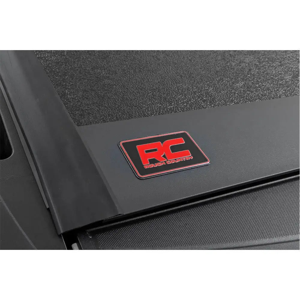 Solid Tri-fold Lavprofil Deksel Rough Country 5’10’’ - Gmc Sierra 1500 19-
