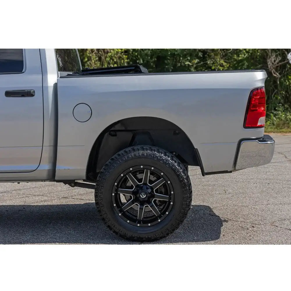 Tøff Tri-fold Flip-up Deksel til Rough Country 5’7’’ - Ram 1500 Classic Ds 19-