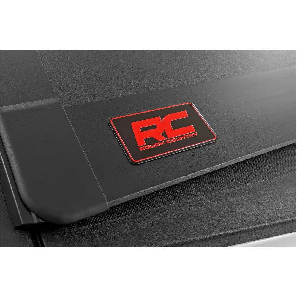 Tøff Tri-fold Lavprofil Hardtopdeksel Rough Country 6’10’’ - Ford F250 17-22