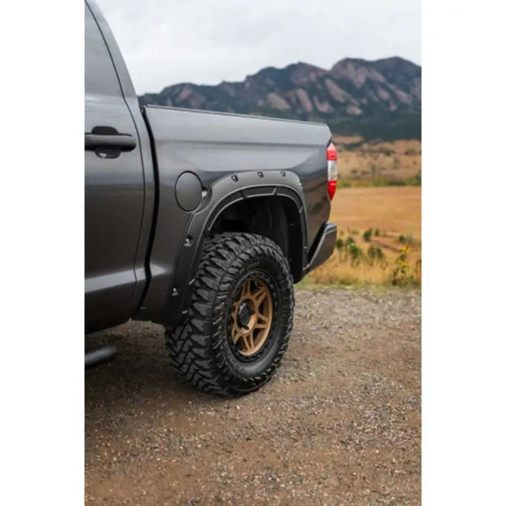 Utvidelser Skjermbue Lommer Rough Country Defender - Toyota Tundra 14-21.